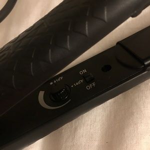 HSI 1" Flat Iron Ceramic. Like new